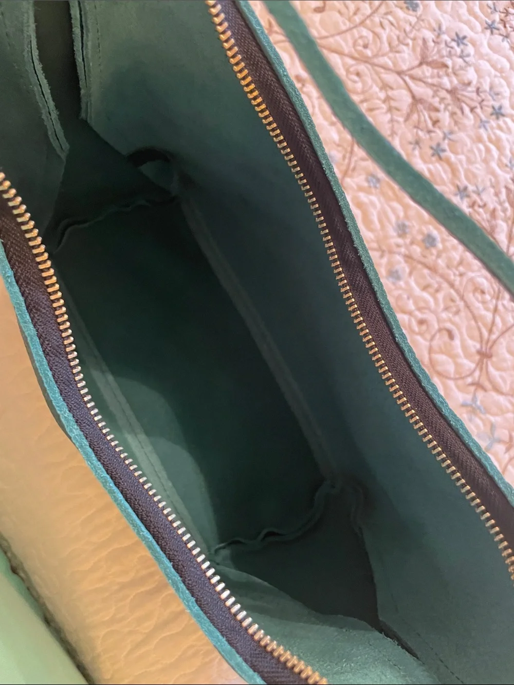 Portland Leather Deep Green Pebbled Shoulder Bag - Picture 4 of 5